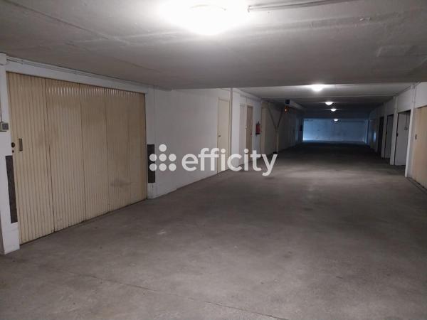 Parking
        
        - 17 m² 41 500 €*