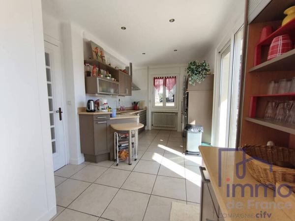 Maison 8 pièces                                        - 42170 Saint-Just-Saint-Rambert Réf : 2696-CIFVFOREZVELAY
