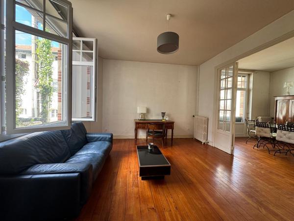 Appartement
                                                                                                                                                                                                                                                                                                                        4 pièce(s)                                                                                                                                                                                                          2 chambre(s)                                                                                                                                                                                                          92.6  m²
