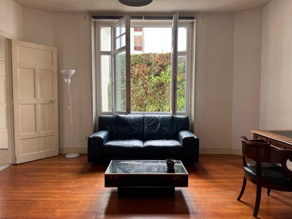 Appartement
                                                                                                                                                                                                                                                                                                                        4 pièce(s)                                                                                                                                                                                                          2 chambre(s)                                                                                                                                                                                                          92.6  m²