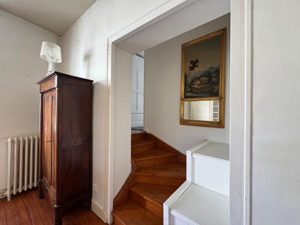Appartement
                                                                                                                                                                                                                                                                                                                        4 pièce(s)                                                                                                                                                                                                          2 chambre(s)                                                                                                                                                                                                          92.6  m²
