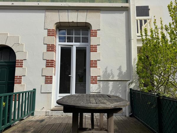 Appartement
                                                                                                                                                                                                                                                                                                                        4 pièce(s)                                                                                                                                                                                                          2 chambre(s)                                                                                                                                                                                                          92.6  m²
