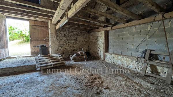 Maison en pierres avec dépendances