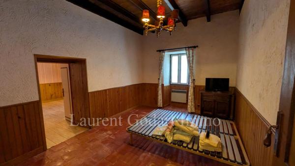 Maison en pierres avec dépendances