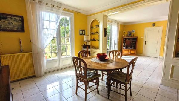 Maison familiale de caractère avec parc arboré de 4 900 m², dépendances et pigeonnier – secteur Artigues à Foulayronnes