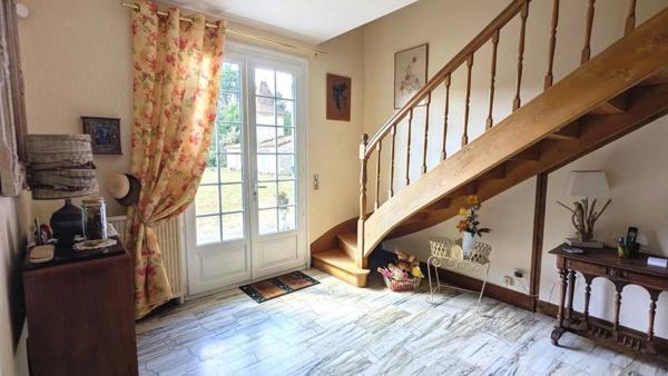 Maison familiale de caractère avec parc arboré de 4 900 m², dépendances et pigeonnier – secteur Artigues à Foulayronnes