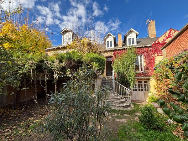 Très belle demeure au coeur du centre historique de La Flèche