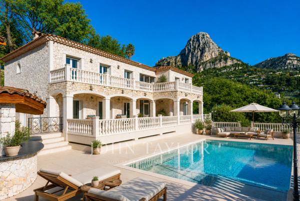 Élégante villa provençale contemporaine au calme absolu