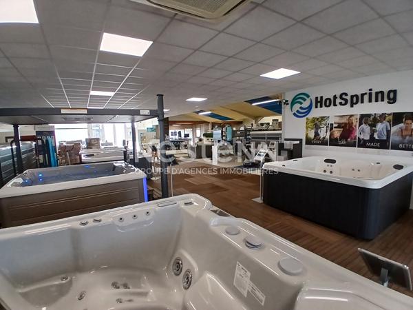 A louer local commercial de 476 m2  Sur Vannes Ouest