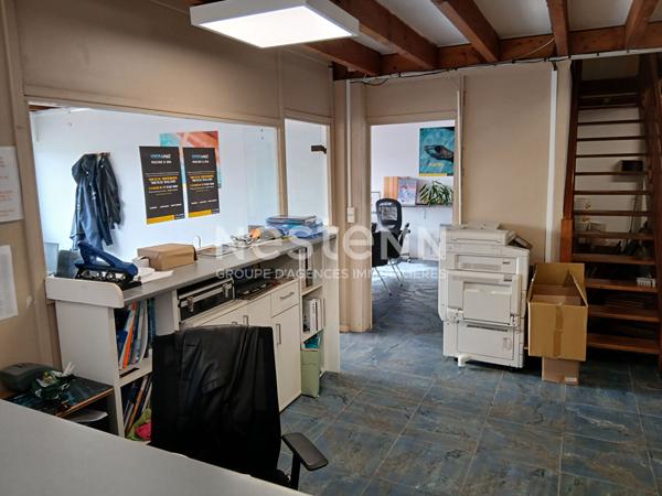 A louer local commercial de 476 m2  Sur Vannes Ouest