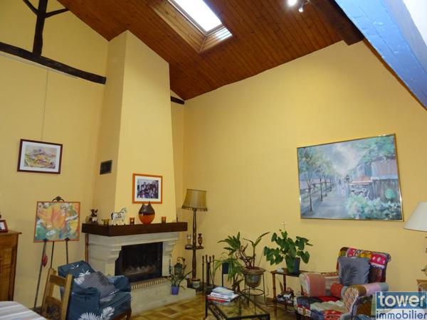 Belle et spacieuse longère charentaise au calme avec vue dégagée à 30 minutes d'Angoulême