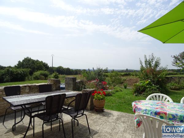 Belle et spacieuse longère charentaise au calme avec vue dégagée à 30 minutes d'Angoulême