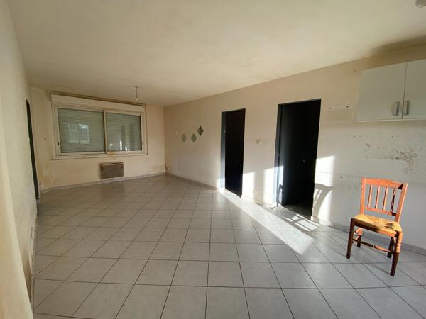 À VENDRE MAISON COMPOSÉE DE 2 APPARTEMENTS À MERDRIGNAC PROCHE DES COMMODITÉS