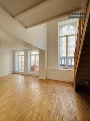 Vente                                                      Duplex
                        
                     3 pièces                      58 m2                     à Lille
