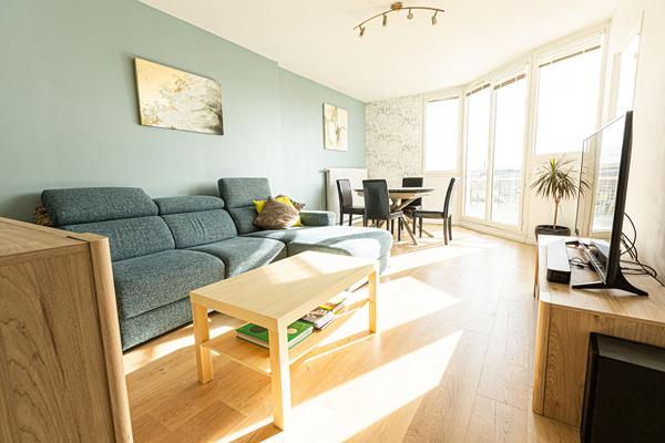 À vendre : Appartement 3 pièces avec vue sur les Lacs à Torcy