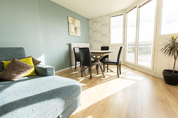 À vendre : Appartement 3 pièces avec vue sur les Lacs à Torcy