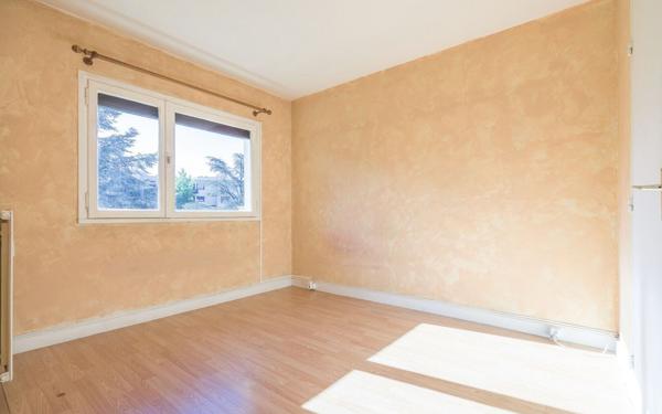 Appartement à louer    1 pièce •  Saint-Michel-sur-Orge