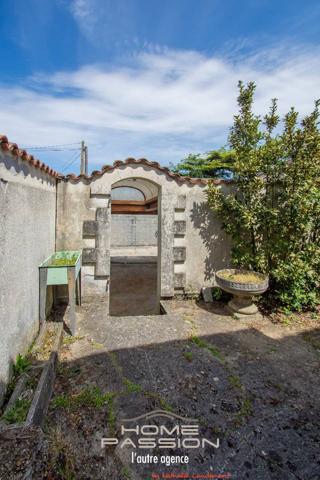 ROYAN MARNE - MAISON A RENOVER + HANGARS/ATELIER