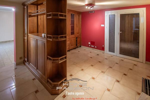 ROYAN MARNE - MAISON A RENOVER + HANGARS/ATELIER