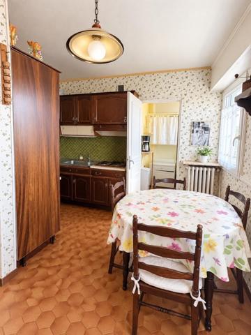 Grand T6 lumineux proche centre ville avec balcon