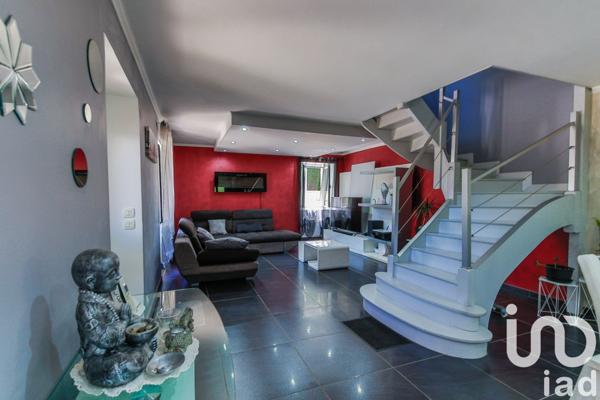 Maison 9 pièces de 175 m² à Mont (64300)
