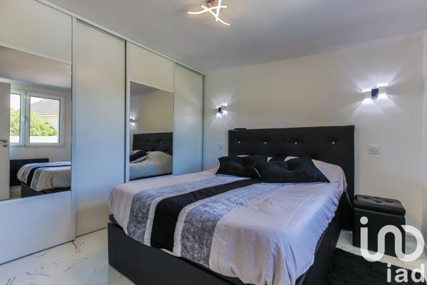 Maison 9 pièces de 175 m² à Mont (64300)