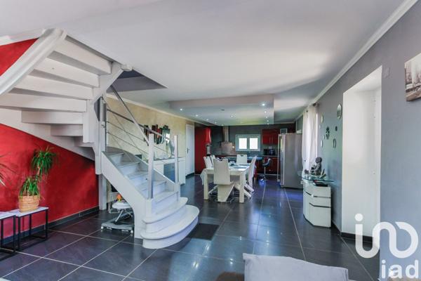 Maison 9 pièces de 175 m² à Mont (64300)