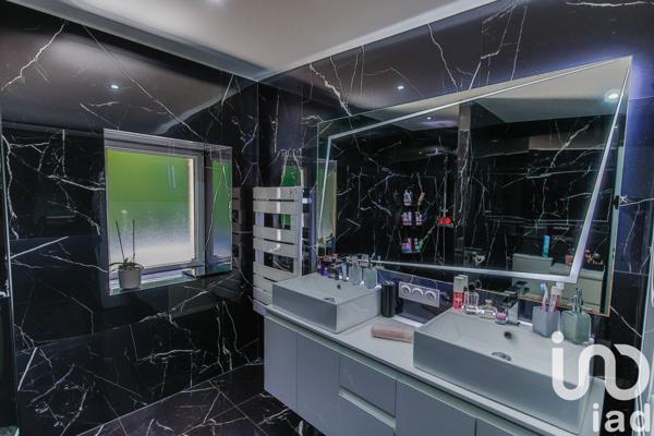 Maison 9 pièces de 175 m² à Mont (64300)