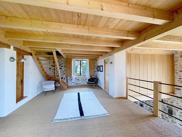 EXCLUSIVITE ! SAINT MAURICE DE LIGNON  magnifique propriété  rénovée avec matériaux de qualité sur 2500m2 de terrain