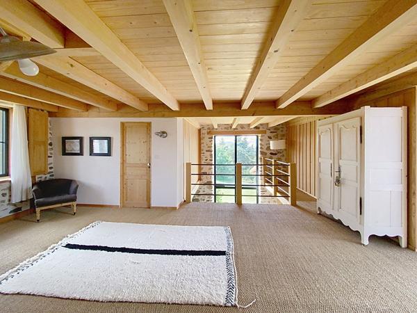 EXCLUSIVITE ! SAINT MAURICE DE LIGNON  magnifique propriété  rénovée avec matériaux de qualité sur 2500m2 de terrain