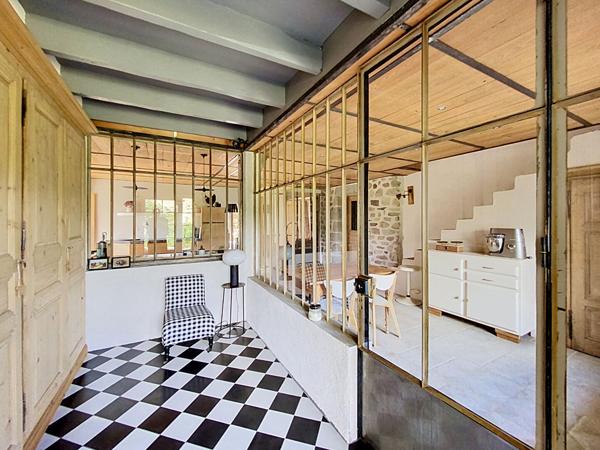 EXCLUSIVITE ! SAINT MAURICE DE LIGNON  magnifique propriété  rénovée avec matériaux de qualité sur 2500m2 de terrain