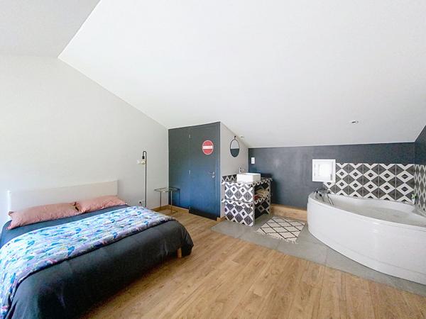 EXCLUSIVITE ! SAINT MAURICE DE LIGNON  magnifique propriété  rénovée avec matériaux de qualité sur 2500m2 de terrain