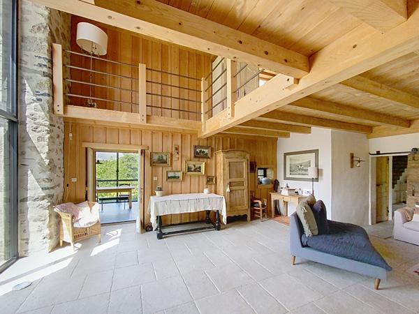 EXCLUSIVITE ! SAINT MAURICE DE LIGNON  magnifique propriété  rénovée avec matériaux de qualité sur 2500m2 de terrain
