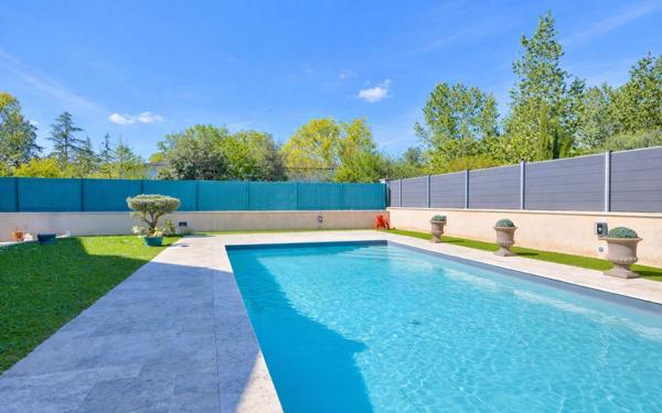 Maison à vendre    8 pièces • 223,57 m2 Charbonnières-les-Bains