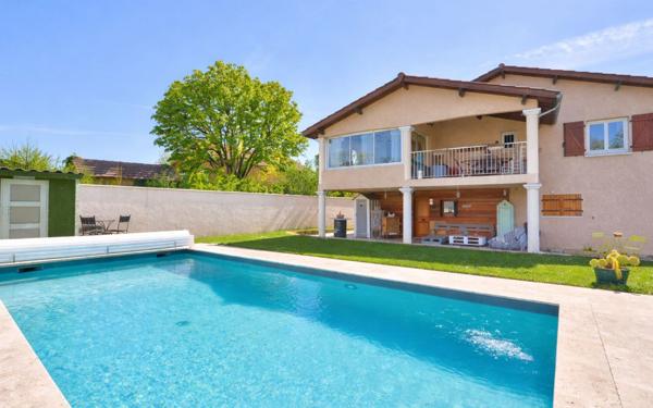 Maison à vendre    8 pièces • 223,57 m2 Charbonnières-les-Bains