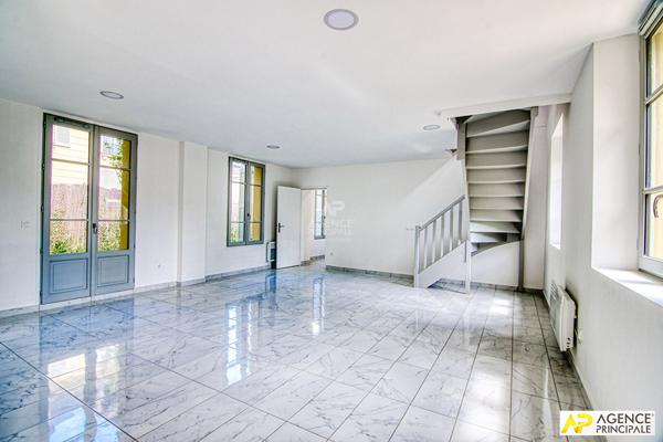 Versailles Saint Louis - Maison 6 pièces 144 m2 édifiée sur terrain de 600 m² €1 345 000 ** - Référence 25362