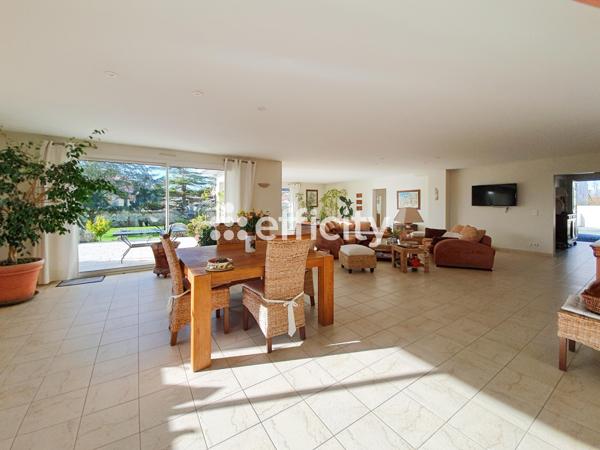 Maison
         7 pièces
        - 203 m² Bien prestige 874 950 € *