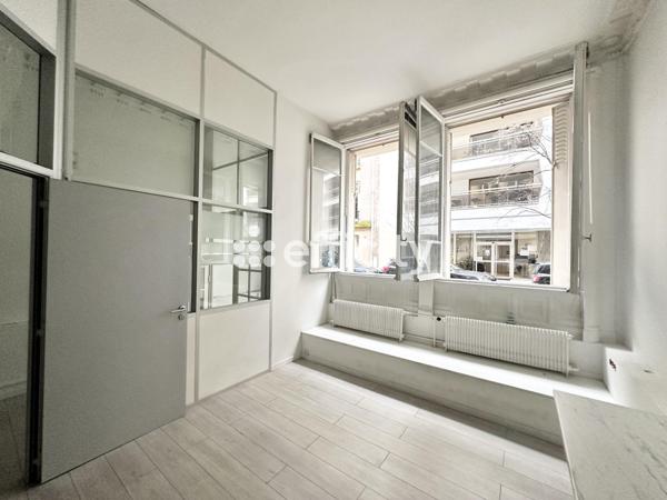 Bureau 1 pièce - 47 m²