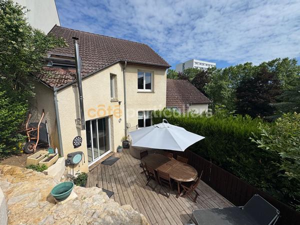 Vente
                Maison92,48 m² - 4 Pièces -
                    DIJON (21000)