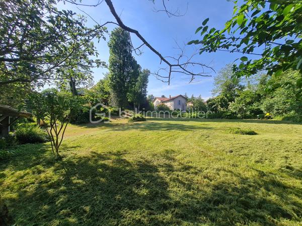 Terrain de 2 432 m²