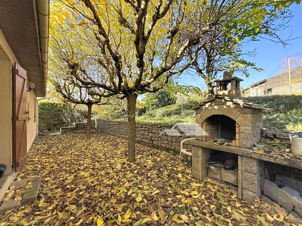 Maison 3 pièces avec grand sous-sol et terrain arboré