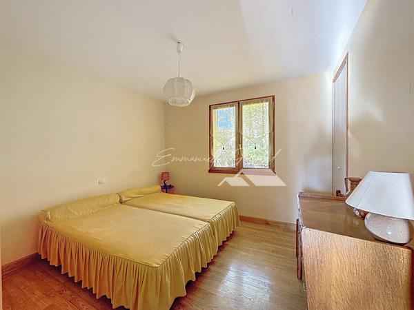 Maison 3 pièces avec grand sous-sol et terrain arboré