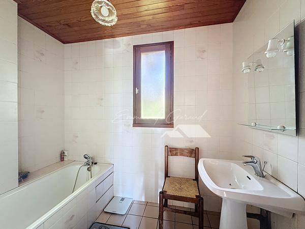 Maison 3 pièces avec grand sous-sol et terrain arboré