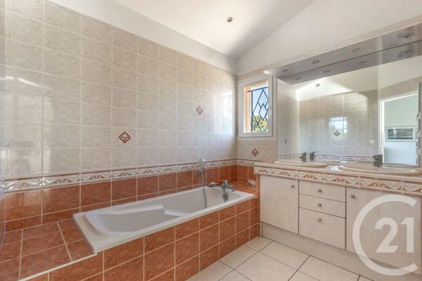 Maison à vendre  6 pièces - 135,35 m 2   ST MEDARD EN JALLES  - 33