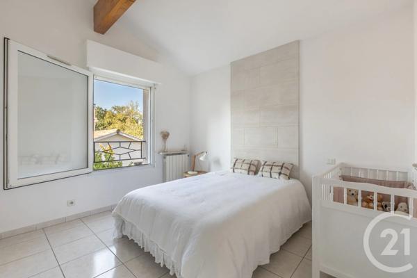 Maison à vendre  6 pièces - 135,35 m 2   ST MEDARD EN JALLES  - 33