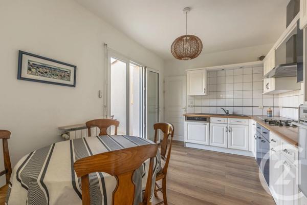 Maison à vendre  6 pièces - 135,35 m 2   ST MEDARD EN JALLES  - 33