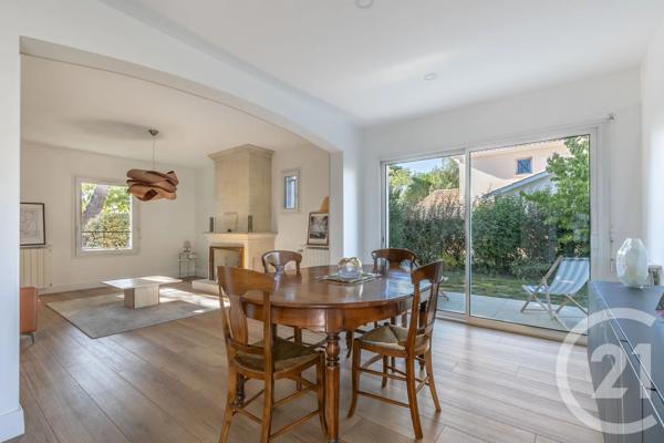 Maison à vendre  6 pièces - 135,35 m 2   ST MEDARD EN JALLES  - 33