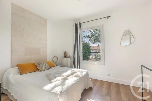 Maison à vendre  6 pièces - 135,35 m 2   ST MEDARD EN JALLES  - 33