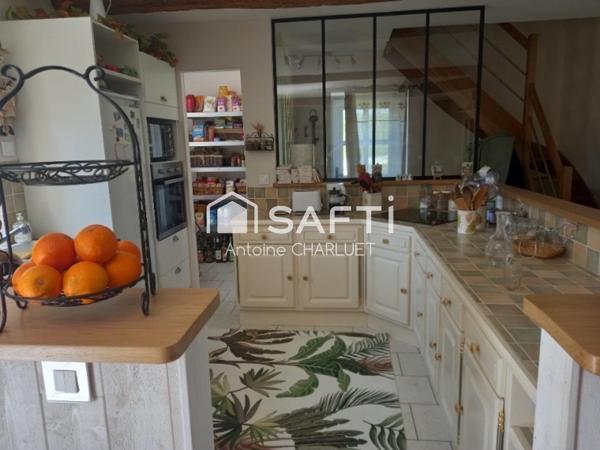 Magnifique propriété avec beaucoup de charme.