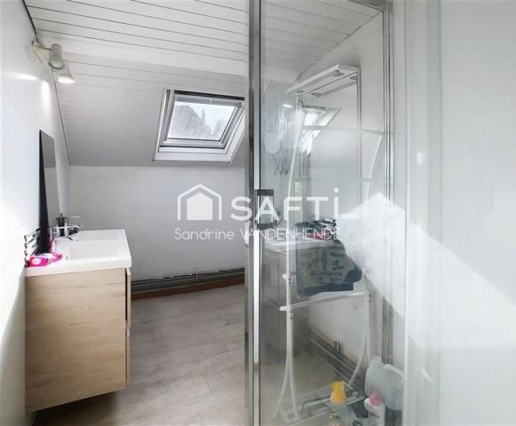 Maison avec espace professionnel!